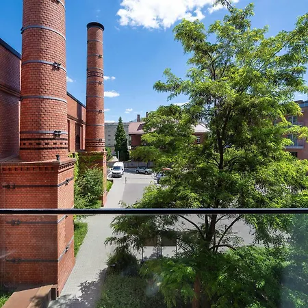 아파트 Piekarnia Modern With A Balcony And A Workspace By Renters 브로츠와프
