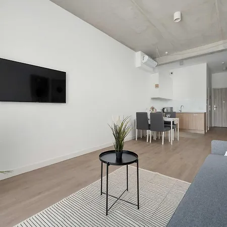 Piekarnia Modern With A Balcony And A Workspace By Renters Daire *