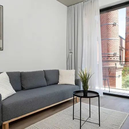 Piekarnia Modern With A Balcony And A Workspace By Renters * 브로츠와프