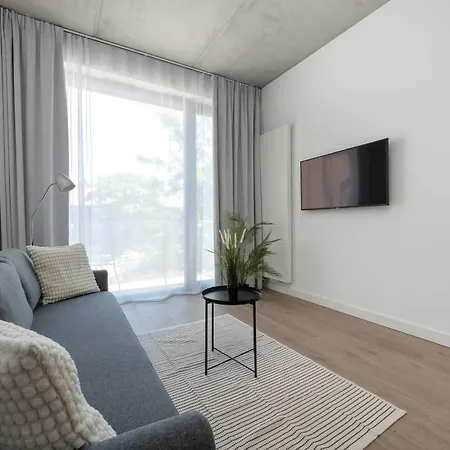 아파트 Piekarnia Modern With A Balcony And A Workspace By Renters
