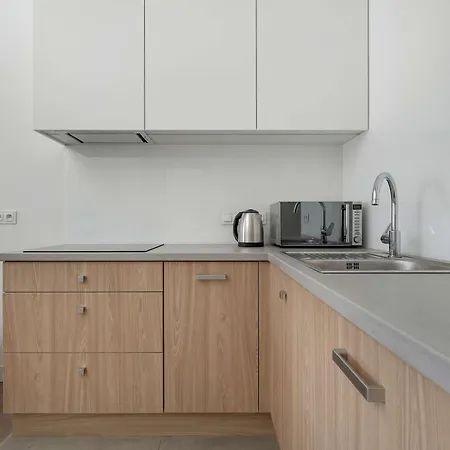 아파트 Piekarnia Modern With A Balcony And A Workspace By Renters 브로츠와프
