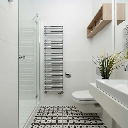 Piekarnia Modern With A Balcony And A Workspace By Renters * 브로츠와프