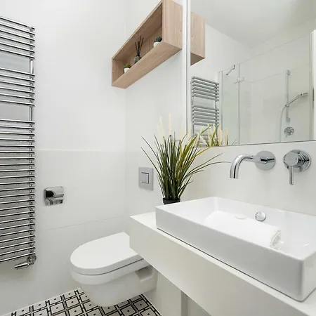 Piekarnia Modern With A Balcony And A Workspace By Renters Daire *